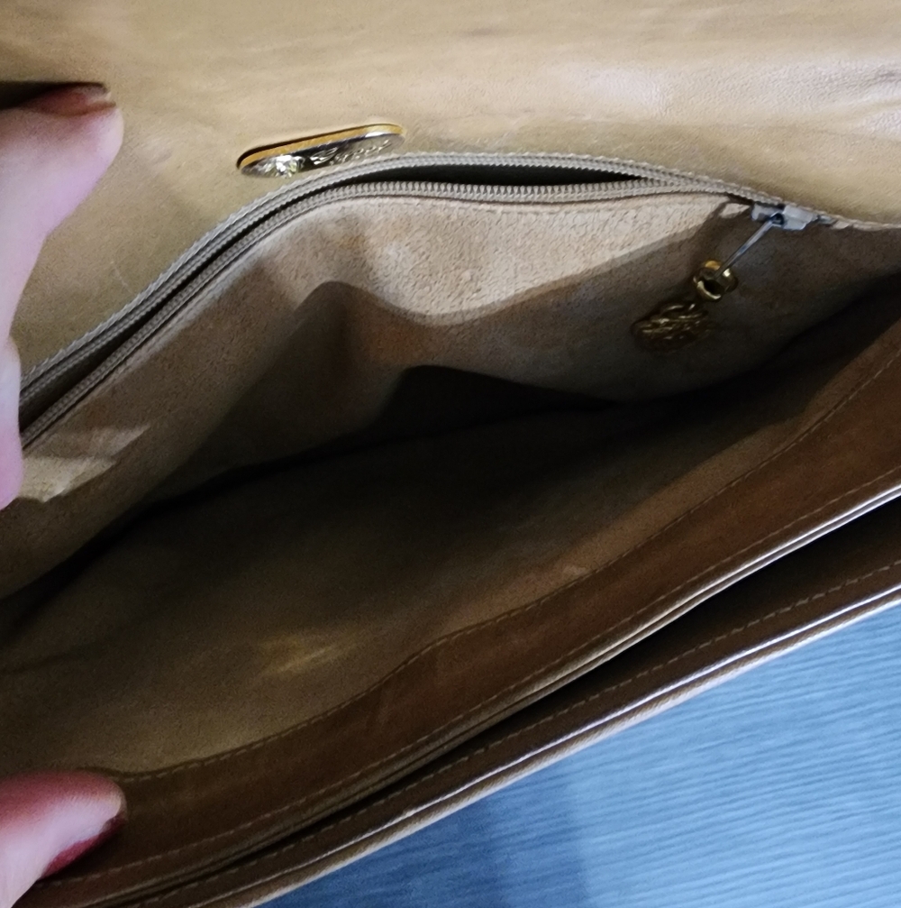 Authentic GUCCI Interlocking Leather Crossbody ba… - image 9